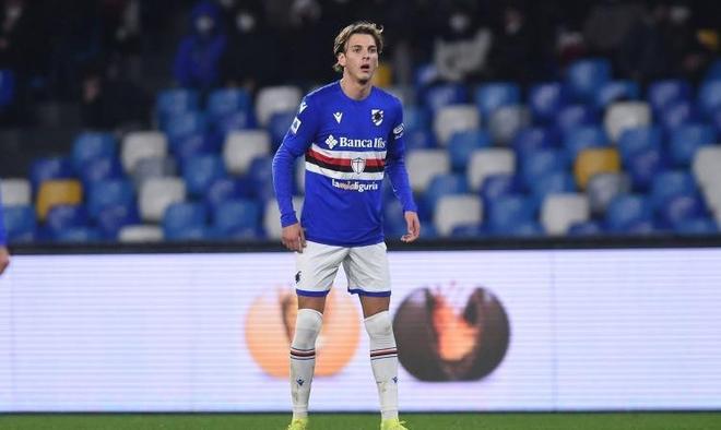 新还是场边 新还是场边