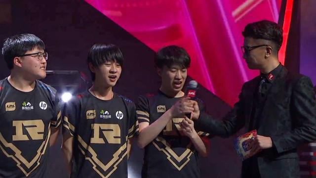 体育世界女排联赛：继续领跑 巴西队3-1波兰队